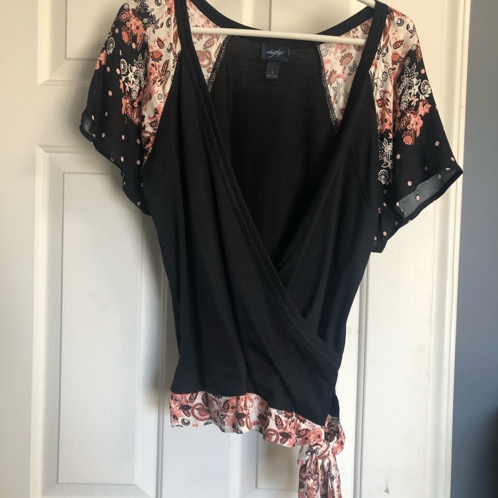 Buckle women’s top